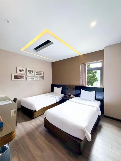 Deluxe-Zweibettzimmer – mit Fenster — Queen Ann Hotel